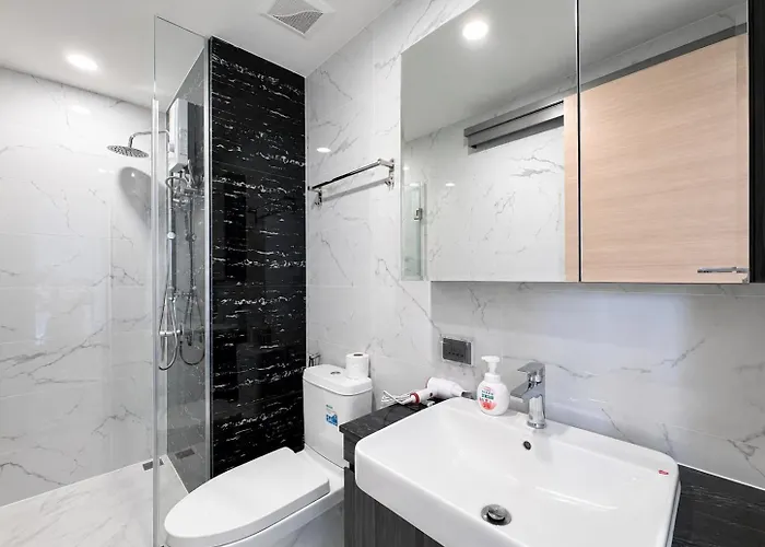 1br High Floor Partial River View *