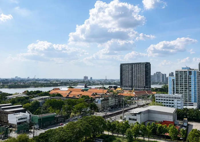 1br High Floor Partial River View *
