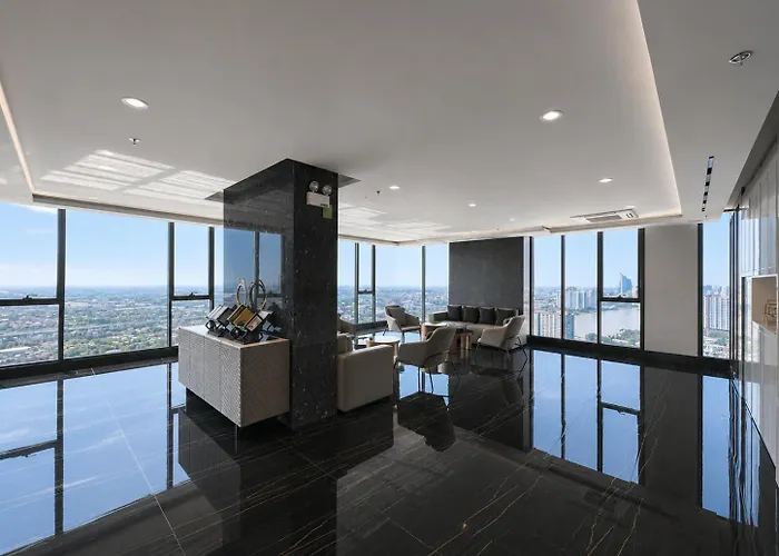 1br High Floor Partial River View